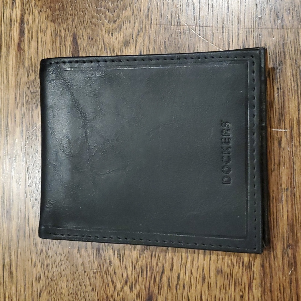 Mens Dockers black embossed bifold wallet